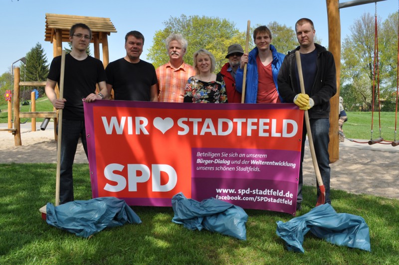 SPD-Frühjahrsputz auf dem Spielplatz am Europaring